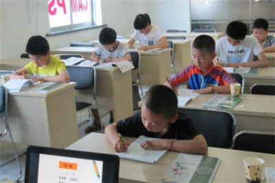 燦爛星辰教育 照亮未來的教育信息咨詢專家